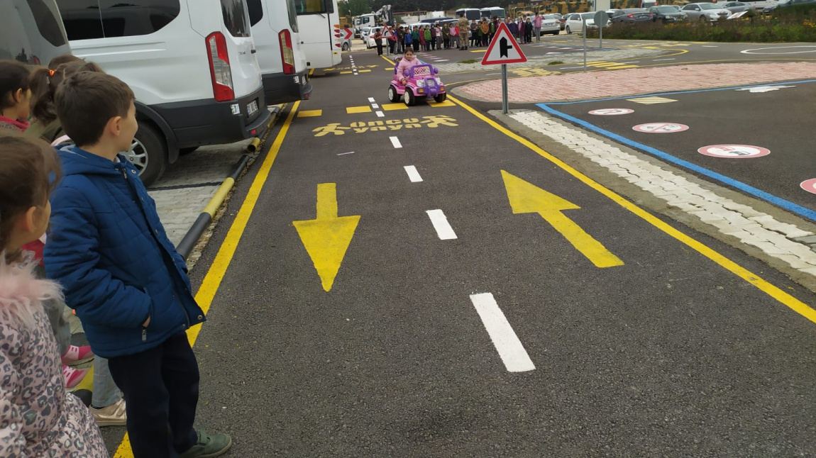 Okulumuz 3. Sınıf Öğrencileri Trafik Eğitimine Katıldılar..